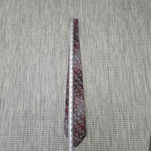 Suitmates Wembley Neck Tie Mens Red Silver Paisley Career Prom Formal Church - Picture 8 of 10